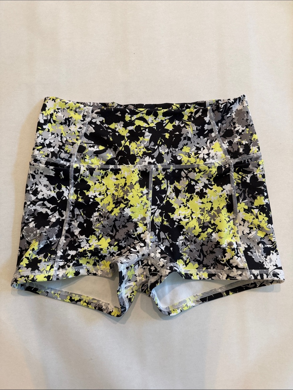 Fabletics NWT Oasis High-waisted Pocket Short with 2” inseam, Size M